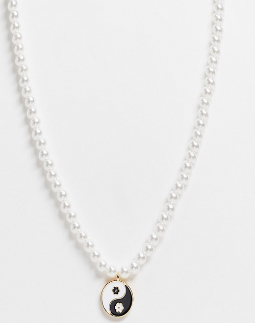 ASOS DESIGN Curve – Naszyjnik ze sztucznymi perłami i zawieszką yin yang z kwiatkami-Wielokolorowy