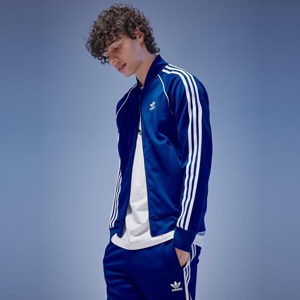 Bluza Adidas w młodzieżowym stylu