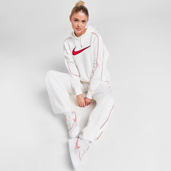 Bluza Nike z kapturem w młodzieżowym stylu