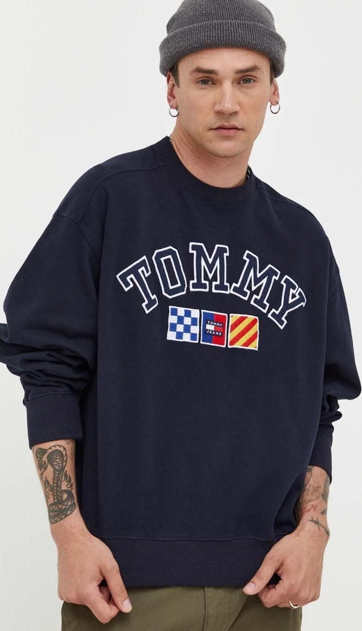 Bluza Tommy Jeans w młodzieżowym stylu z dzianiny