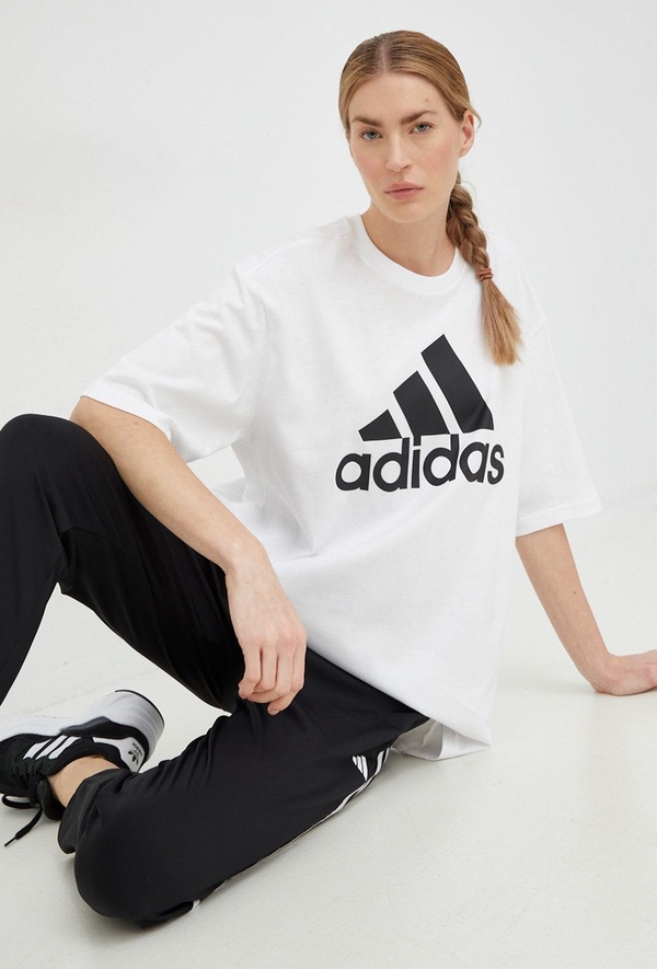 Bluzka Adidas z okrągłym dekoltem w sportowym stylu