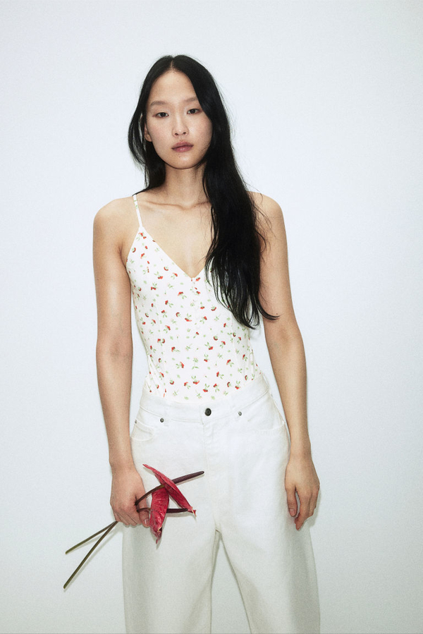 Bluzka H & M z dekoltem w kształcie litery v w stylu casual na ramiączkach