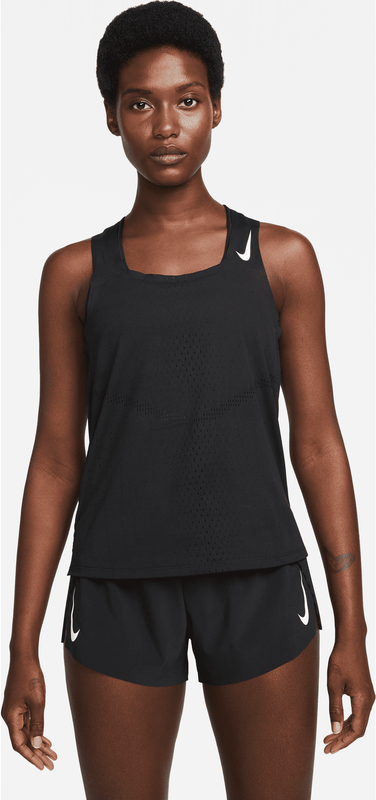 Bluzka Nike na ramiączkach z okrągłym dekoltem w sportowym stylu
