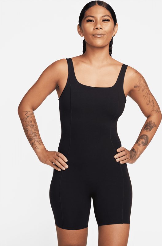 Bluzka Nike w sportowym stylu na ramiączkach z okrągłym dekoltem