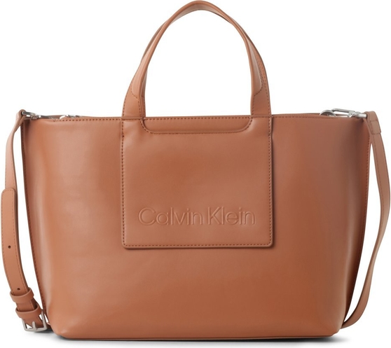 Brązowa torebka Calvin Klein matowa w wakacyjnym stylu ze skóry