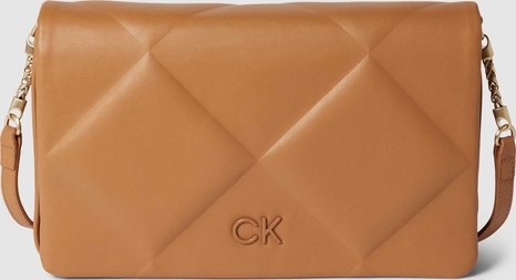 Brązowa torebka Calvin Klein ze skóry ekologicznej na ramię z aplikacjami