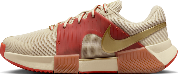 Brązowe buty sportowe Nike w sportowym stylu
