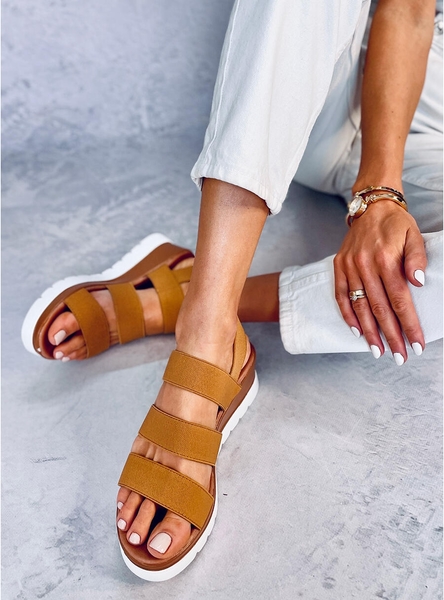 Brązowe sandały ButyModne z tkaniny na platformie w stylu casual