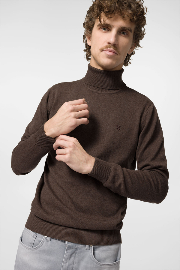 Brązowy sweter Próchnik z tkaniny z golfem w stylu casual
