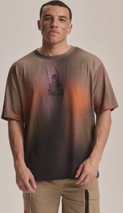 Brązowy t-shirt diversesystem w stylu casual z nadrukiem z krótkim rękawem