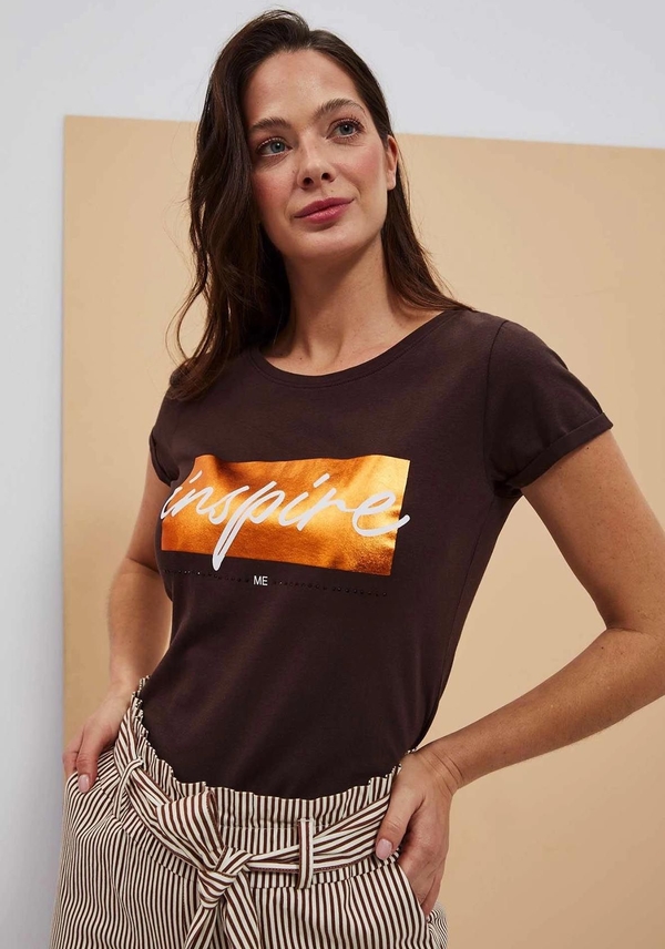 Brązowy t-shirt Moodo.pl z okrągłym dekoltem