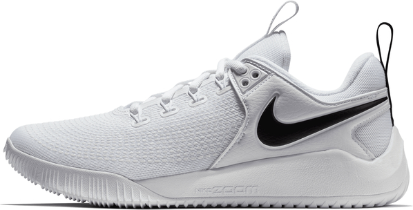 Buty sportowe Nike sznurowane w sportowym stylu z płaską podeszwą