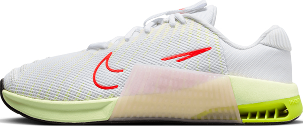 Buty sportowe Nike sznurowane w sportowym stylu z tkaniny
