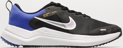Buty sportowe Nike w sportowym stylu sznurowane