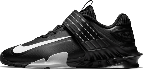 Buty sportowe Nike w sportowym stylu z płaską podeszwą