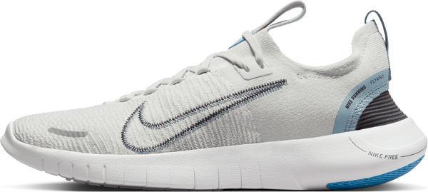 Buty sportowe Nike z płaską podeszwą sznurowane w sportowym stylu