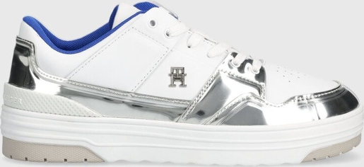 Buty sportowe Tommy Hilfiger sznurowane z płaską podeszwą w sportowym stylu