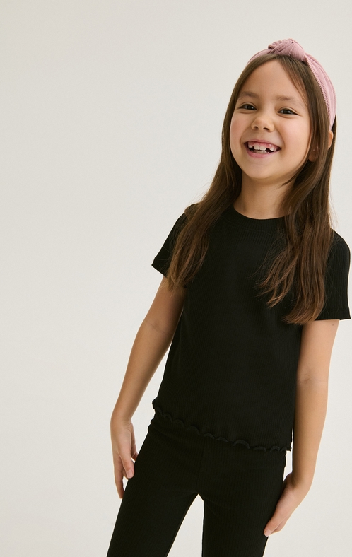 Czarna bluzka dziecięca Reserved z krótkim rękawem dla dziewczynek