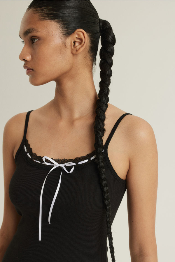 Czarna bluzka H & M w stylu casual z okrągłym dekoltem na ramiączkach