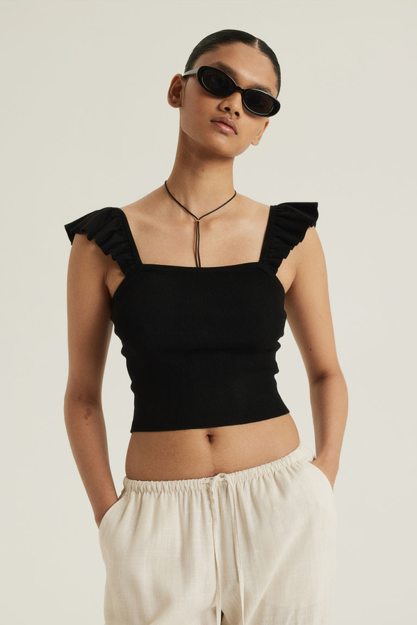 Czarna bluzka H & M z dekoltem w karo z krótkim rękawem