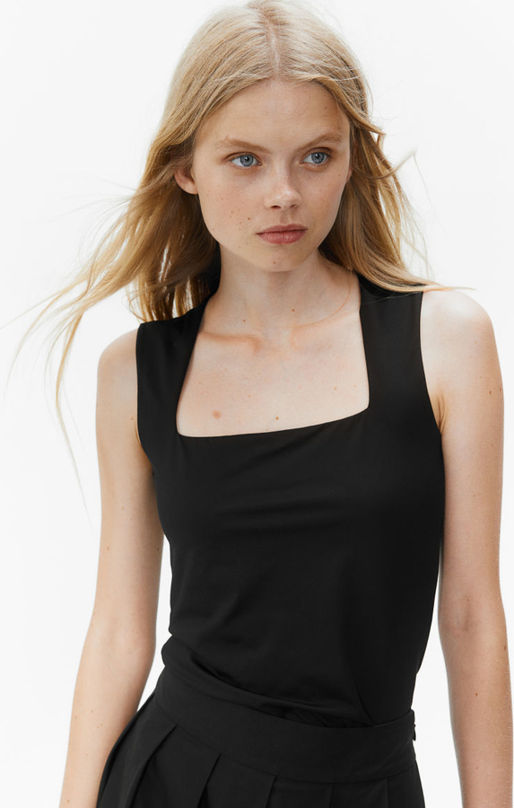 Czarna bluzka H & M z dżerseju z dekoltem w karo na ramiączkach