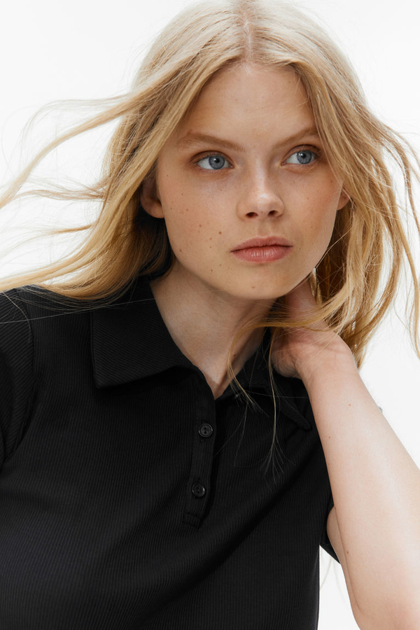 Czarna bluzka H & M z krótkim rękawem z dżerseju z dekoltem w kształcie litery v