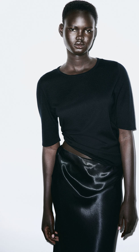Czarna bluzka H & M z krótkim rękawem z wełny