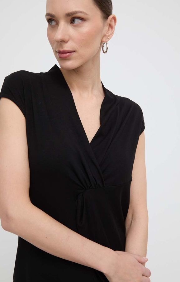 Czarna bluzka MaxMara z krótkim rękawem w stylu casual z dekoltem w kształcie litery v