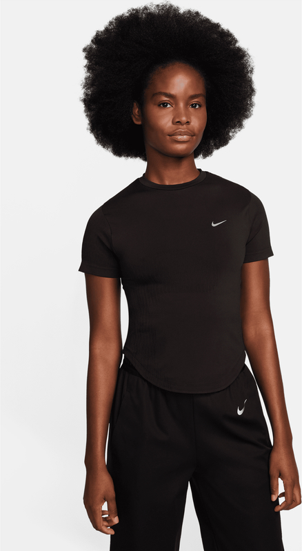 Czarna bluzka Nike w sportowym stylu
