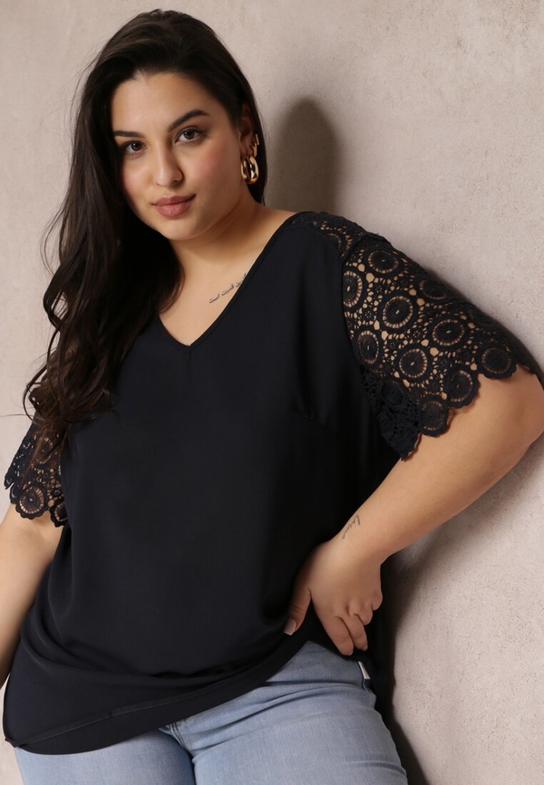 Czarna bluzka Renee z dekoltem w kształcie litery v z krótkim rękawem w stylu casual