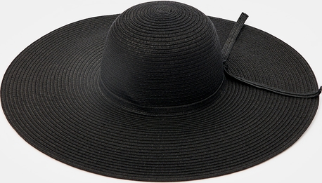 Czarna czapka Mohito