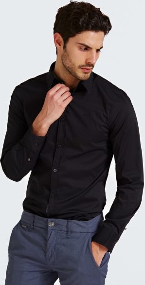Czarna koszula Guess w stylu casual z długim rękawem