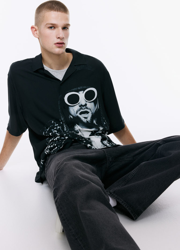 Czarna koszula H & M w młodzieżowym stylu z klasycznym kołnierzykiem