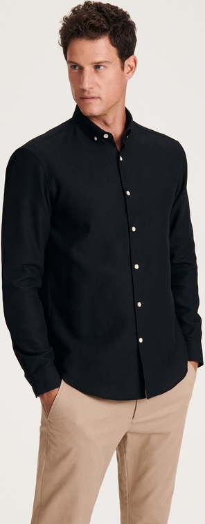 Czarna koszula Reserved z klasycznym kołnierzykiem w stylu casual