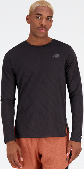 Czarna koszulka z długim rękawem New Balance z długim rękawem w sportowym stylu