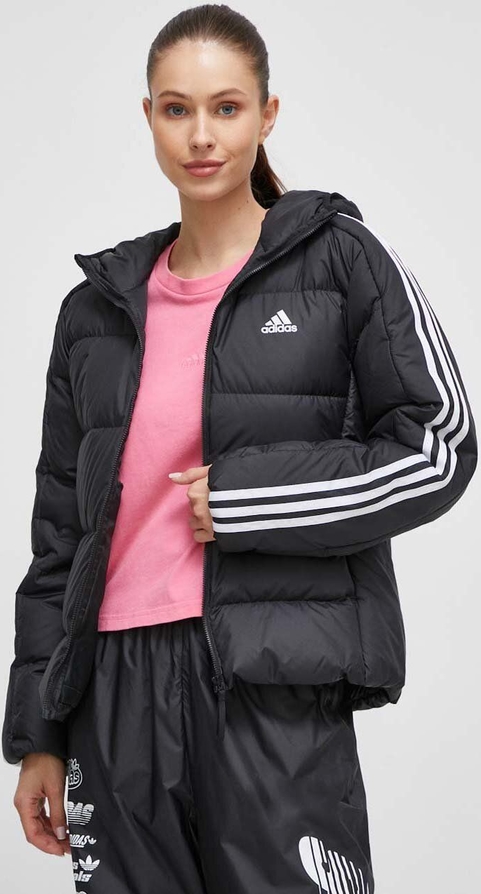 Czarna kurtka Adidas bez kaptura w sportowym stylu krótka
