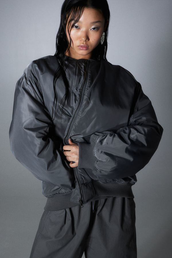 Czarna kurtka H & M bez kaptura z tkaniny
