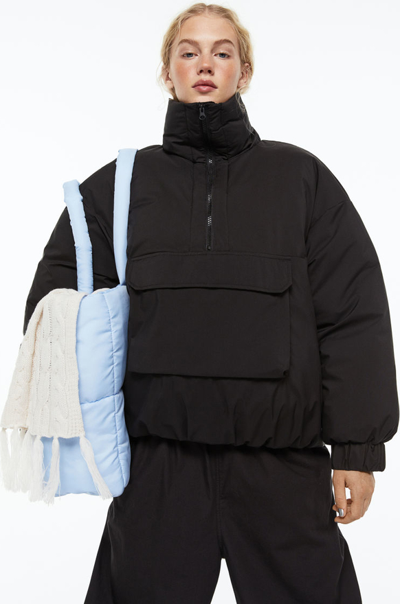 Czarna kurtka H & M w sportowym stylu