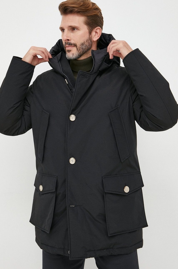 Czarna kurtka Woolrich długa w stylu casual