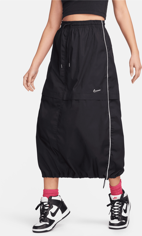 Czarna spódnica Nike w sportowym stylu midi z tkaniny