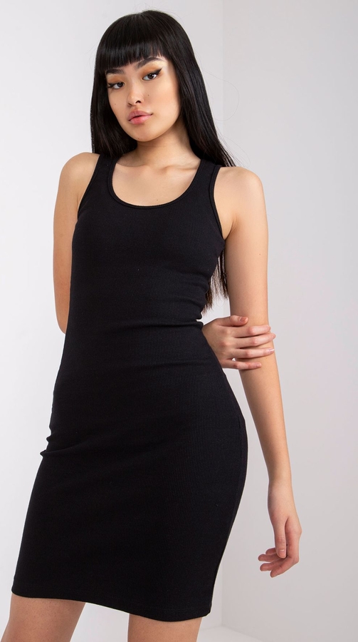 Czarna sukienka 5.10.15 mini w stylu casual z okrągłym dekoltem