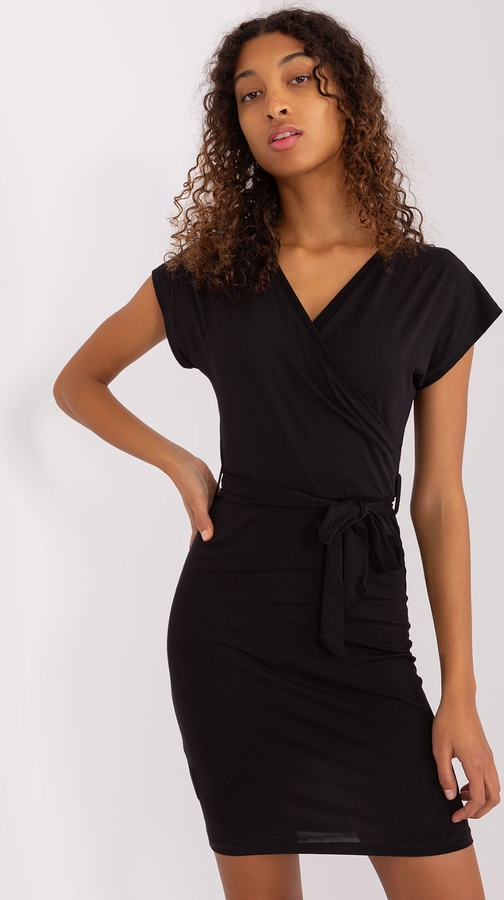 Czarna sukienka 5.10.15 mini z krótkim rękawem w stylu casual