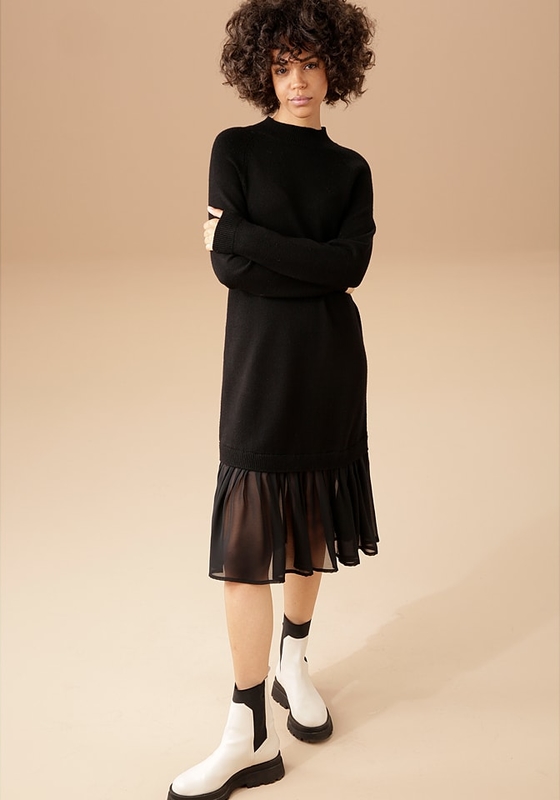 Czarna sukienka Aniston z długim rękawem