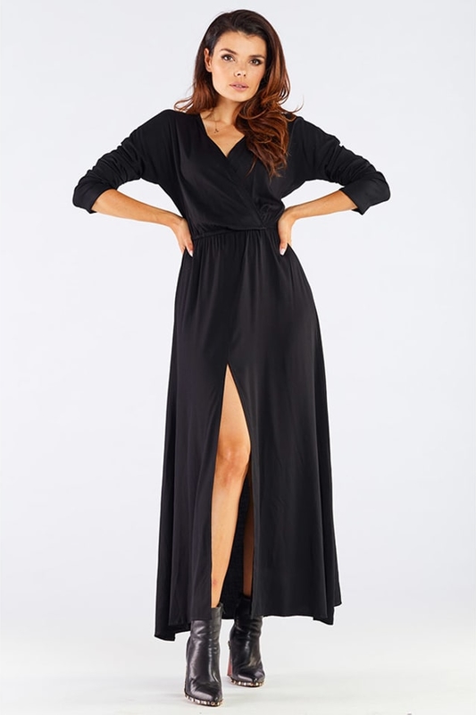Czarna sukienka Awama z dekoltem w kształcie litery v