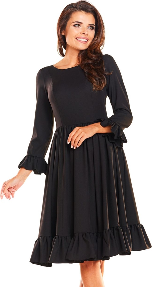 Czarna sukienka Awama z długim rękawem mini z okrągłym dekoltem