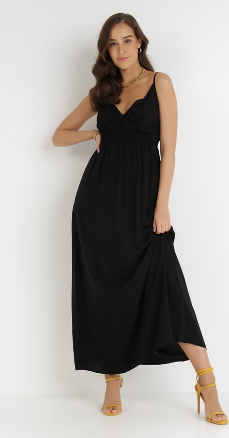 Czarna sukienka born2be na ramiączkach trapezowa z dekoltem w kształcie litery v