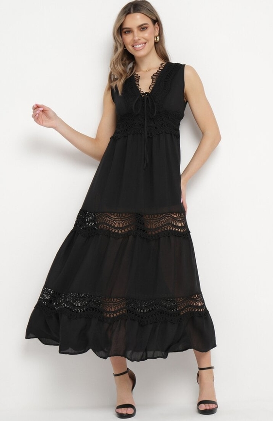 Czarna sukienka born2be rozkloszowana z dekoltem w kształcie litery v maxi