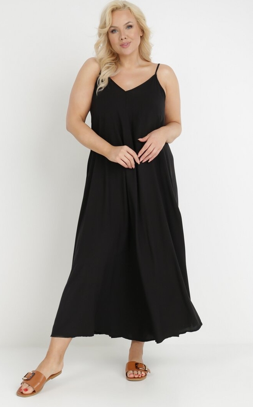 Czarna sukienka born2be w stylu casual z dekoltem w kształcie litery v