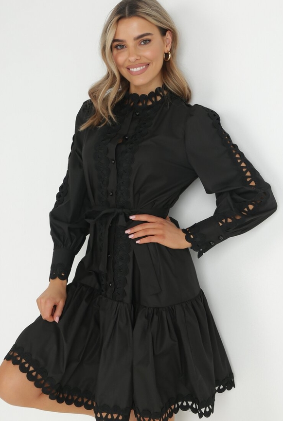 Czarna sukienka born2be w stylu casual z okrągłym dekoltem