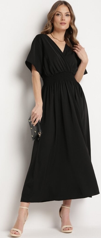 Czarna sukienka born2be z dekoltem w kształcie litery v kopertowa maxi